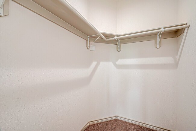 Building Photo - 5530 Hirondel St