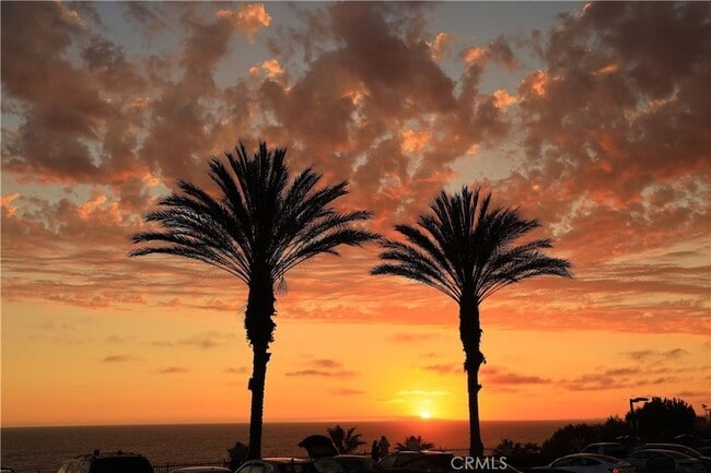 Building Photo - 321 Doheny Way