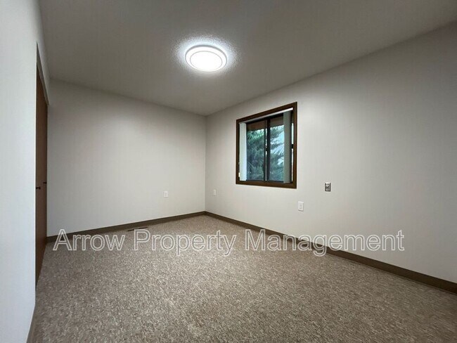 Building Photo - 11141 N 137th St