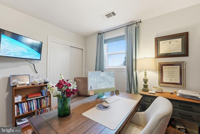 Building Photo - 7001 Arbor Ln