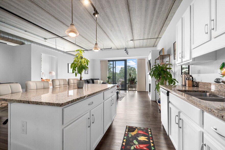 Building Photo - 101 Curry Ave