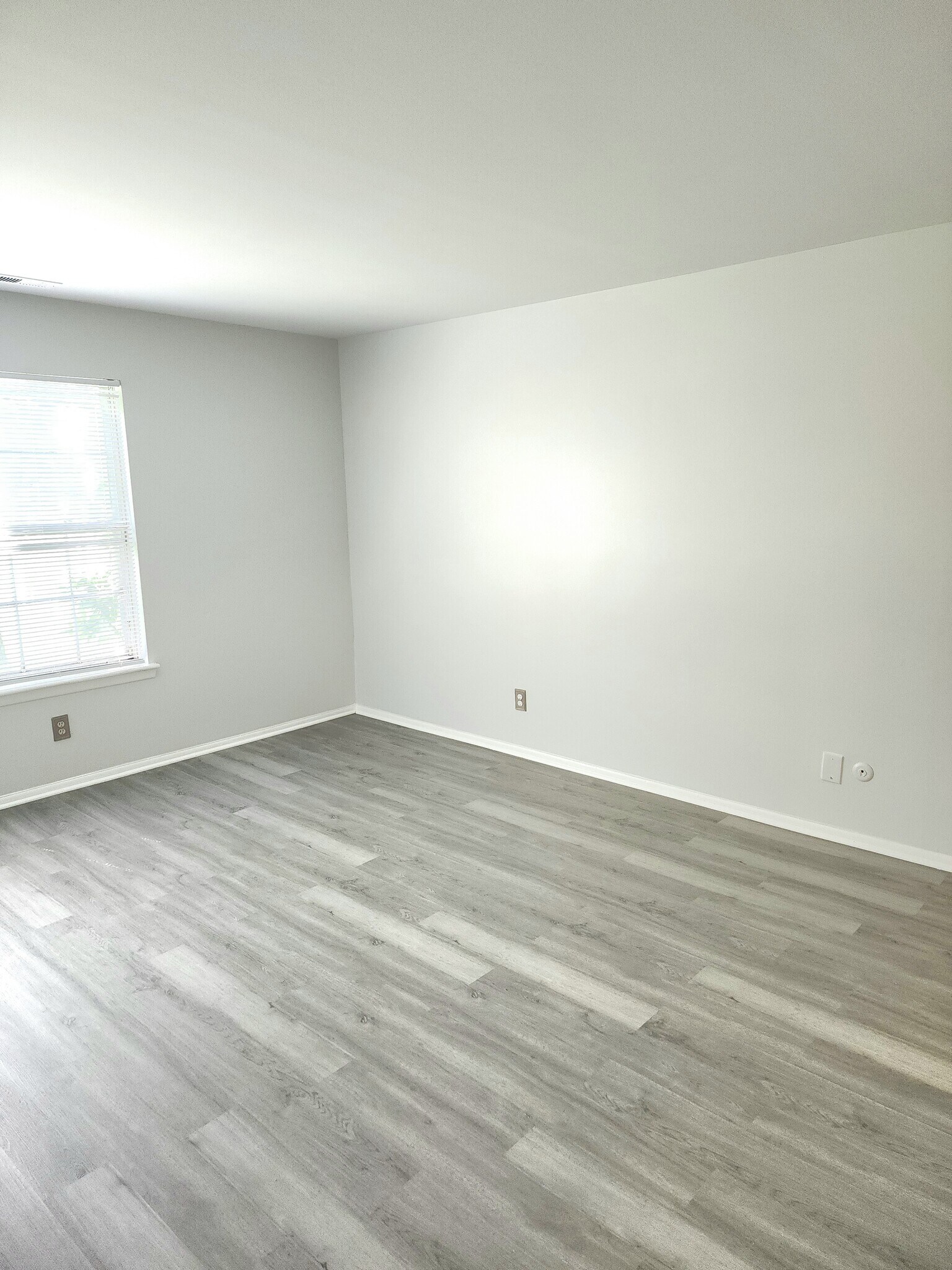 Building Photo - 366A Delancey Pl