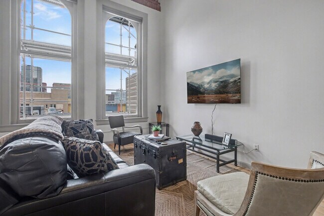 Building Photo - 1555 California St