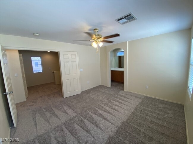 Building Photo - 3945 Bayamon St