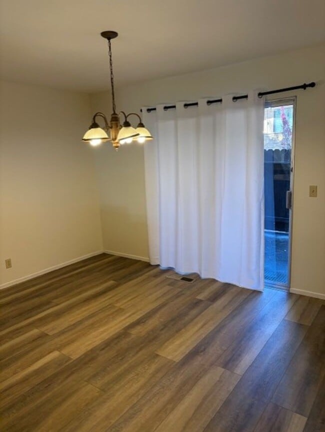 Building Photo - Northwood Estate Charmer - REDUCED PRICE