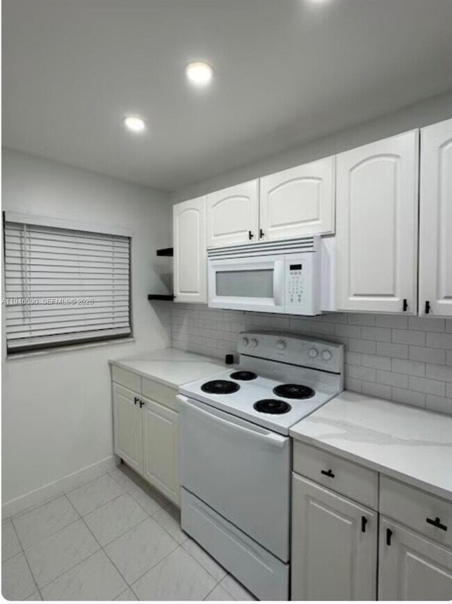 Building Photo - 9460 Poinciana Pl