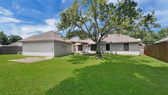 Building Photo - 3412 Glastonbury Dr