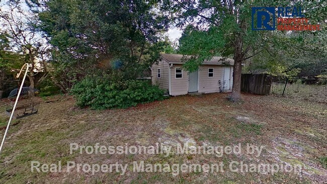 Building Photo - Spacious 3 BD/3 BA Home with Open Floorpla...