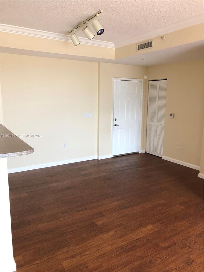 Building Photo - 1900 Van Buren St