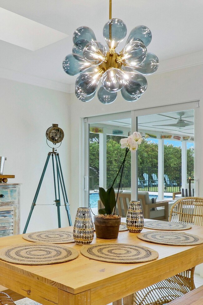 Building Photo - 9 W Riverside Dr