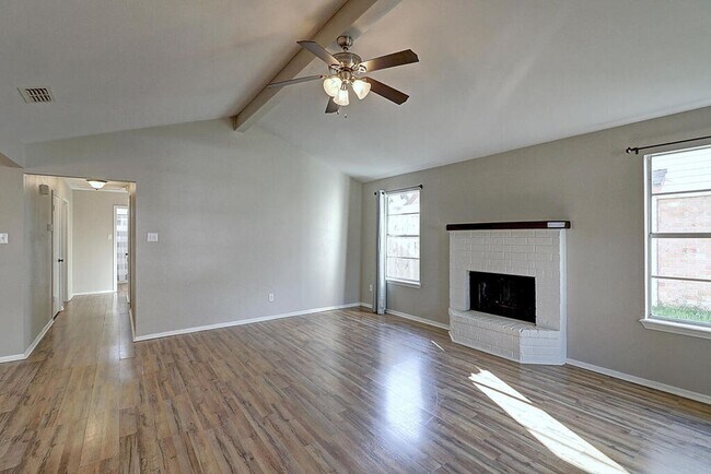 Building Photo - 913 St Timothy St