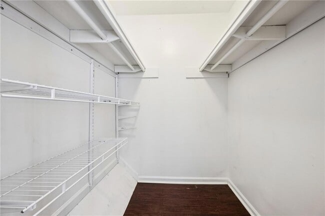 Building Photo - 2825 Ne Expressway Unit O2