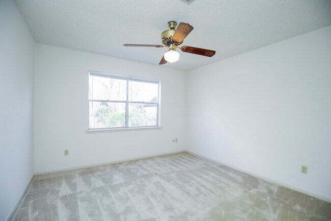 Building Photo - 3903 Kiamesha Dr