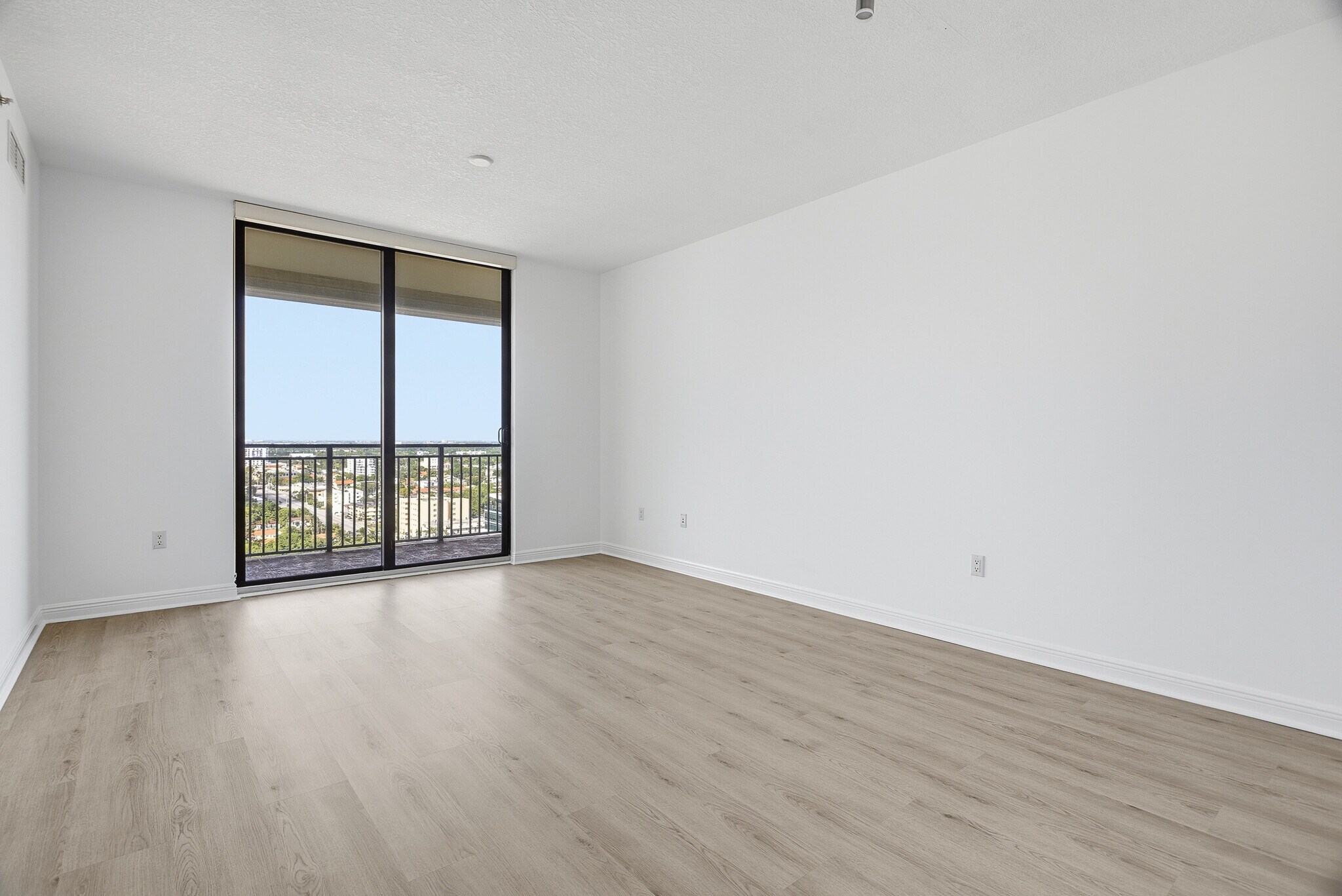 Building Photo - 888 S Douglas Rd