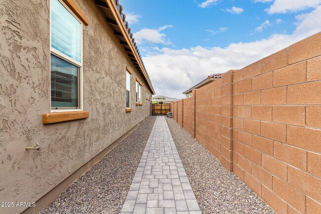 Building Photo - 18453 W Elwood St