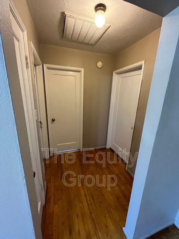 Building Photo - 515 N M St