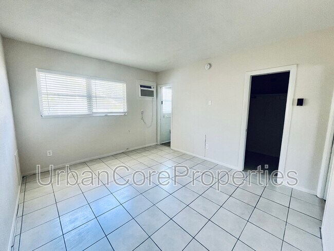 Building Photo - 115 7th Ave N