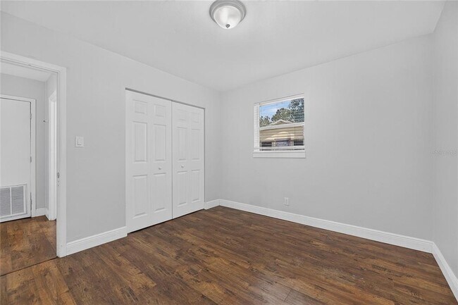 Building Photo - 4421 W Iowa Ave