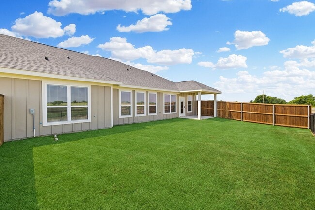 Building Photo - AVAILABLE NOW! LUXURIOUS DUPLEX LOCATED ON 1-ACRE LOT IN MIDLOTHIAN, TX!