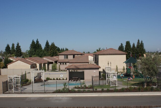 Building Photo - Like New Energy Efficient 3 Bedroom