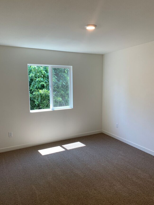 Building Photo - 873 Bertino Pl