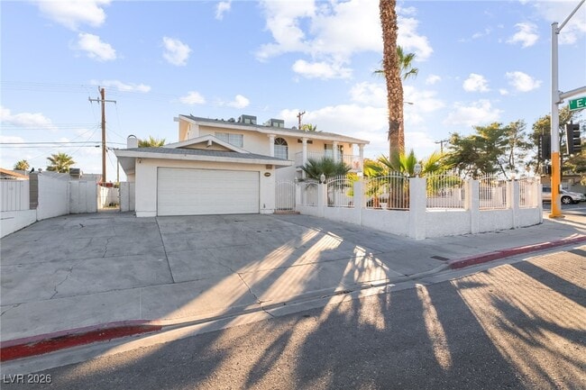 Building Photo - 2419 E Vegas Valley Dr