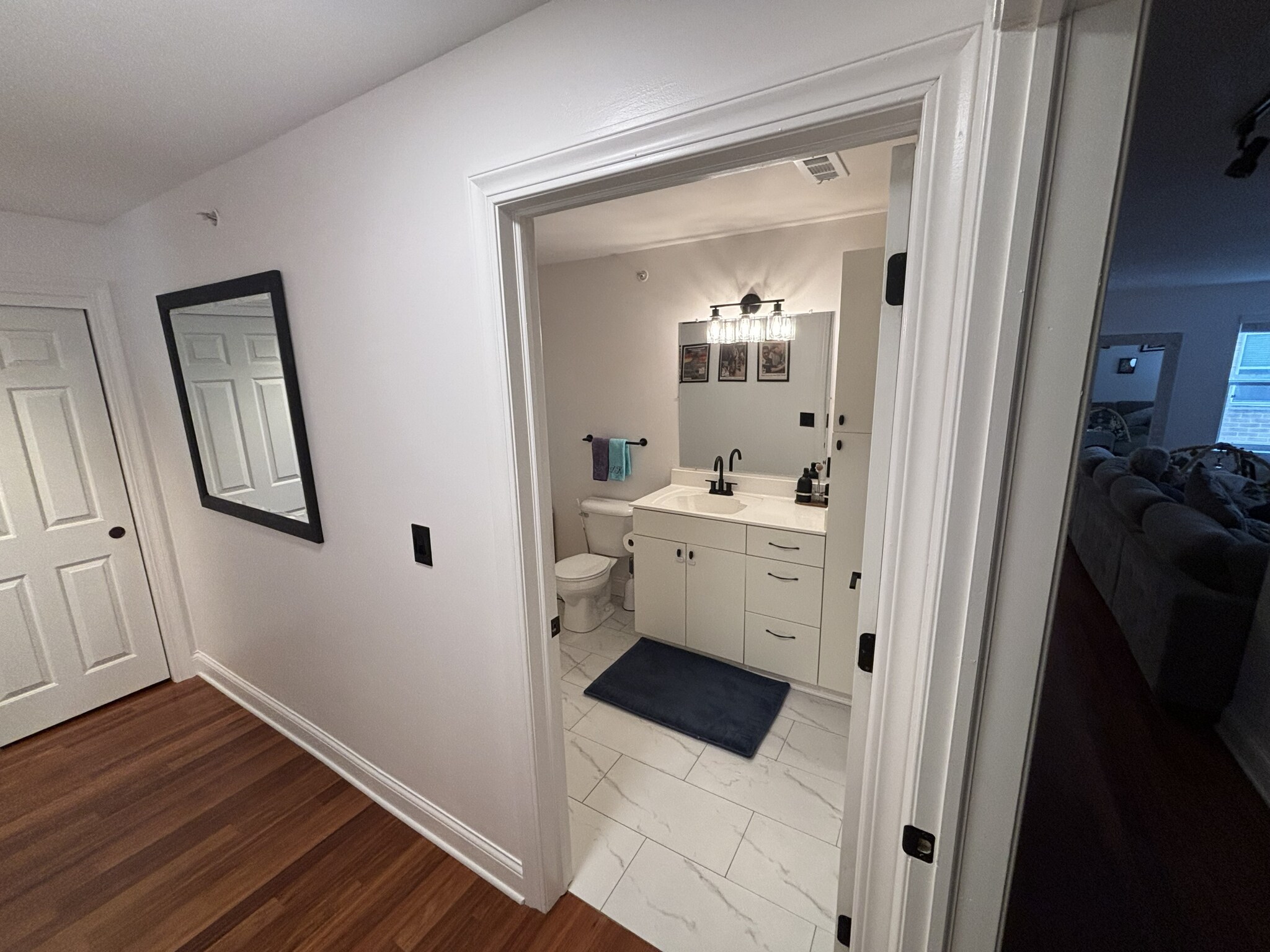 Building Photo - 1550 N Warren Ave