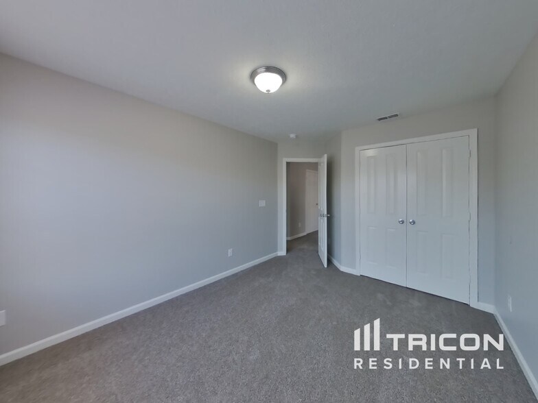 Building Photo - 8140 Carina Dr