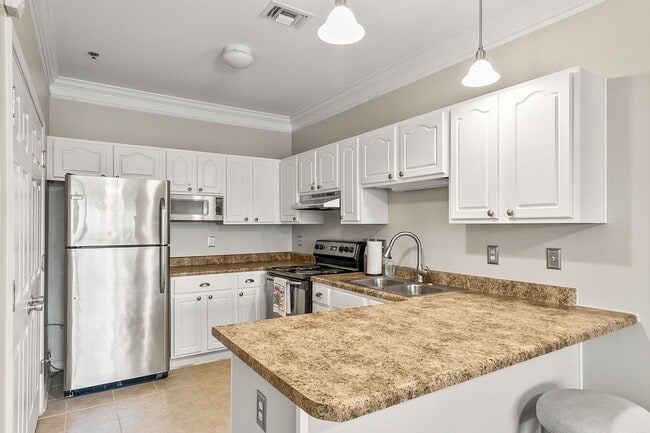 Building Photo - Nice 2 Bed 2 Bath Available Fall 2026!