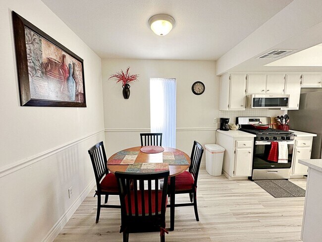 Building Photo - FULLY FURNISHED 2 BEDROOM CONDO WITH STRIP VIEWS