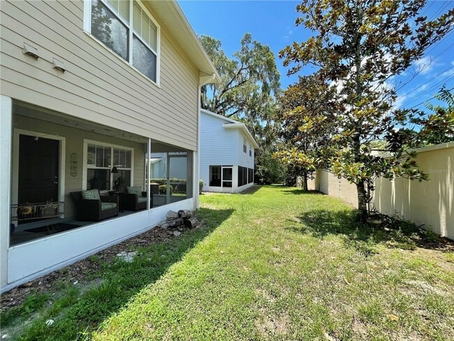 Building Photo - Beautiful 3BR/2.5BA Corner Townhome in Hai...