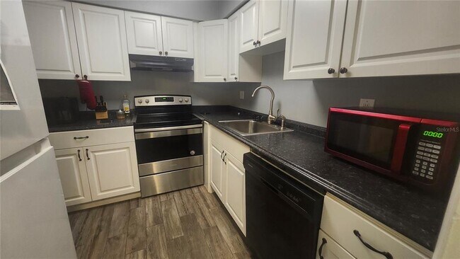 Building Photo - 7519 Dolonita Dr