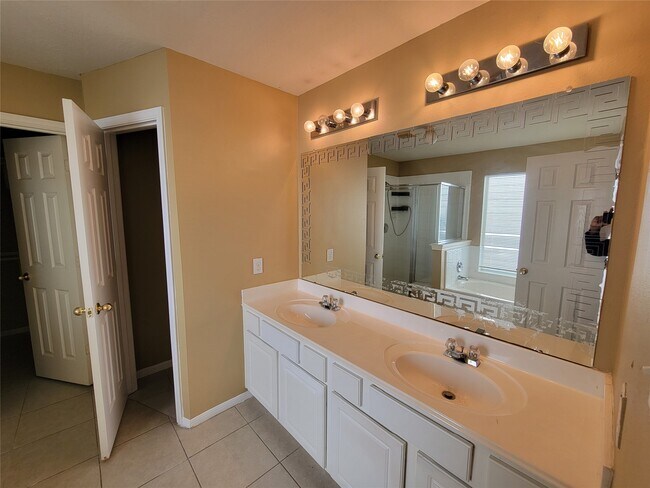 Building Photo - 3934 Camelia Glen Ln