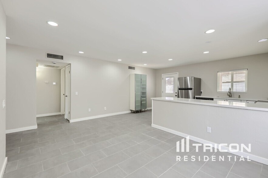 Building Photo - 3018 W Blackhawk Dr