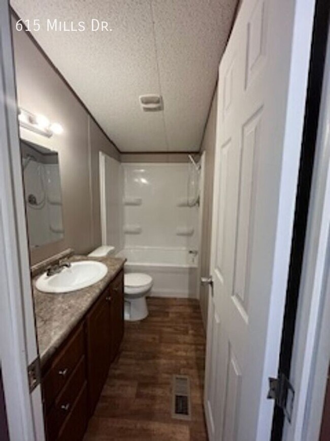 Building Photo - 615 N Mills Dr