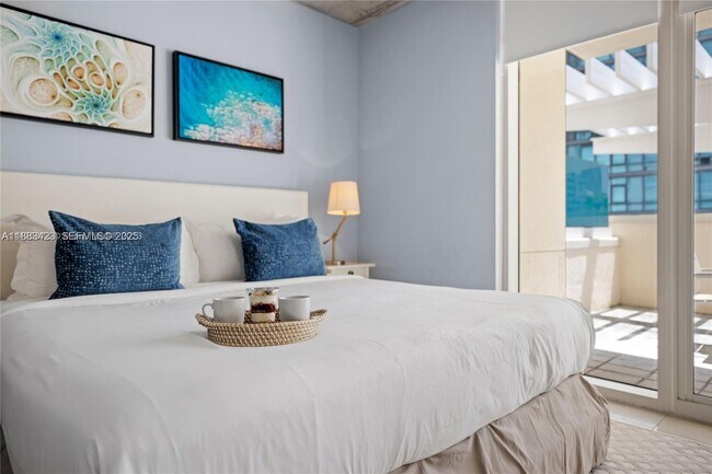 Building Photo - 3250 NE 1st Ave