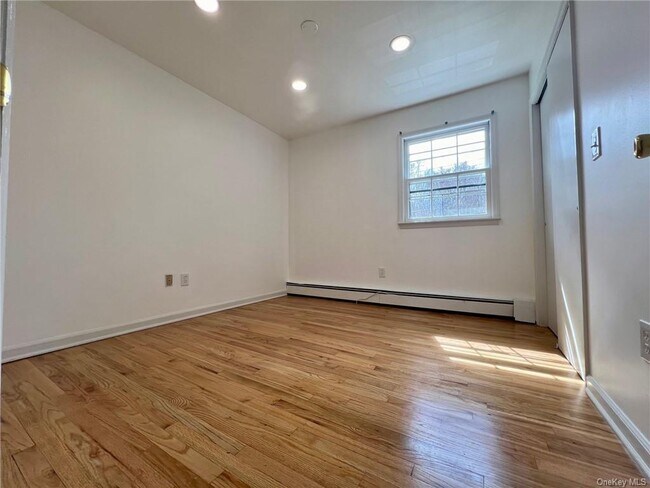 Building Photo - 9 Ridgewood Terrace