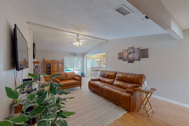 Building Photo - Available Mid-June | 3 Bedroom Arlington H...