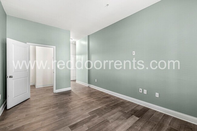 Building Photo - Coming Soon! – 1 Bed | 1.5 Bath Home in th...