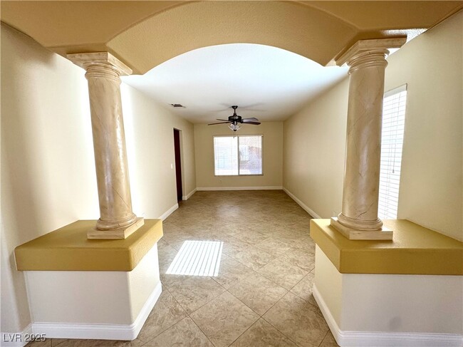 Building Photo - 9796 Raven Wing Canyon Ct