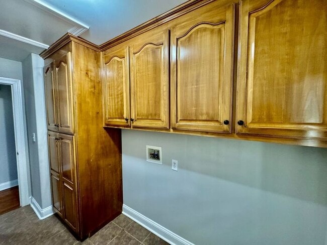Building Photo - Home available in popular area