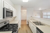 Building Photo - 2 Bedroom Townhouse in Grayslake