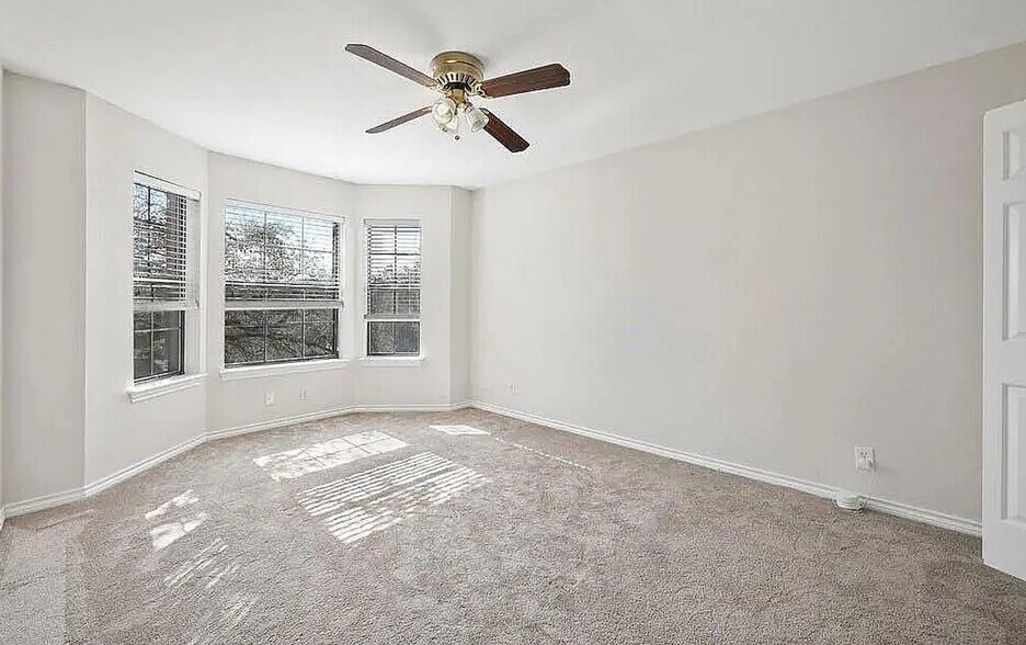 Building Photo - 415 New Lido Dr