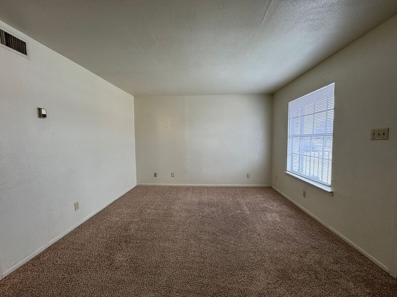 Building Photo - 228 Hold St