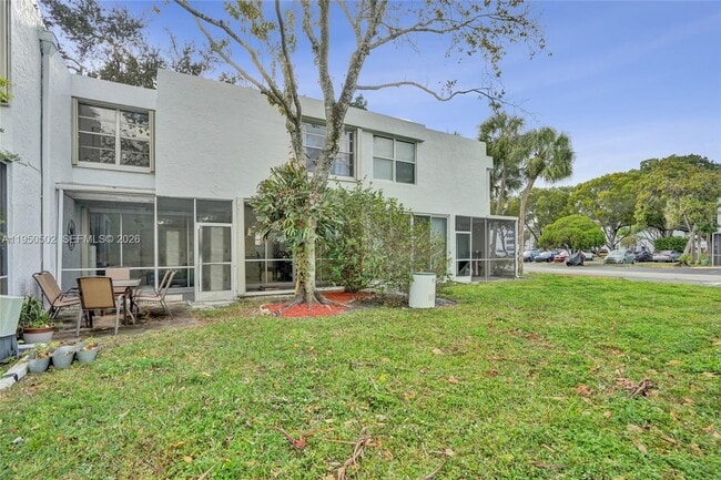 Building Photo - 9451 Live Oak Pl