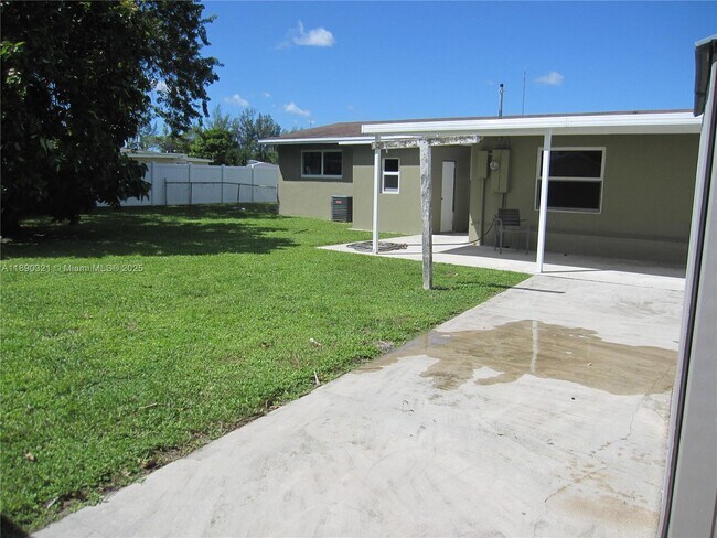 Building Photo - 3151 SW 37th Terrace