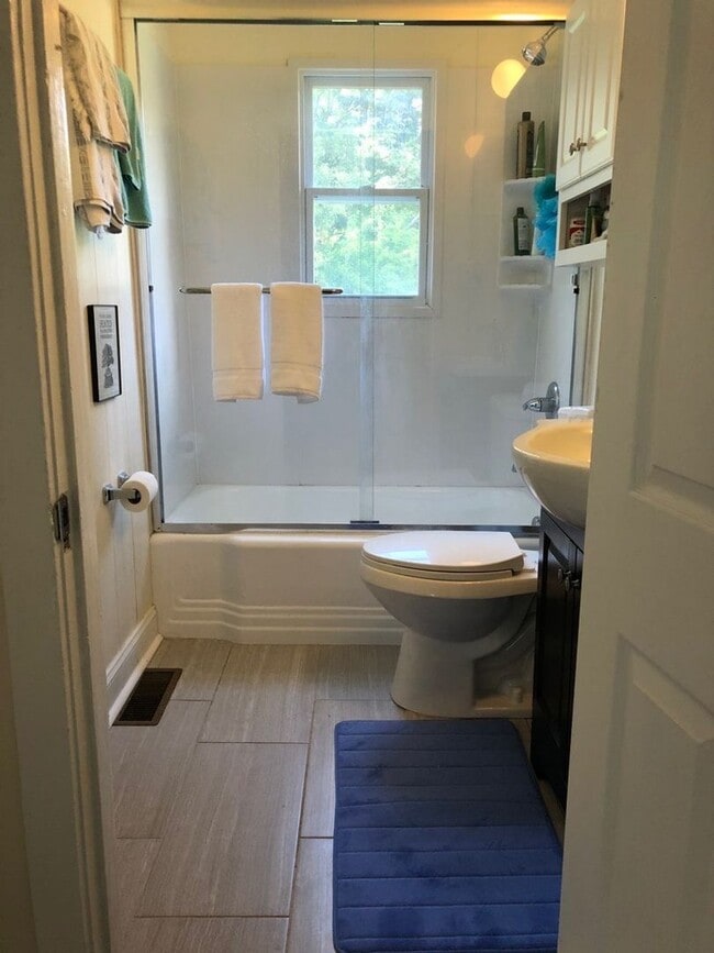 Building Photo - 1219 Brookwood Dr