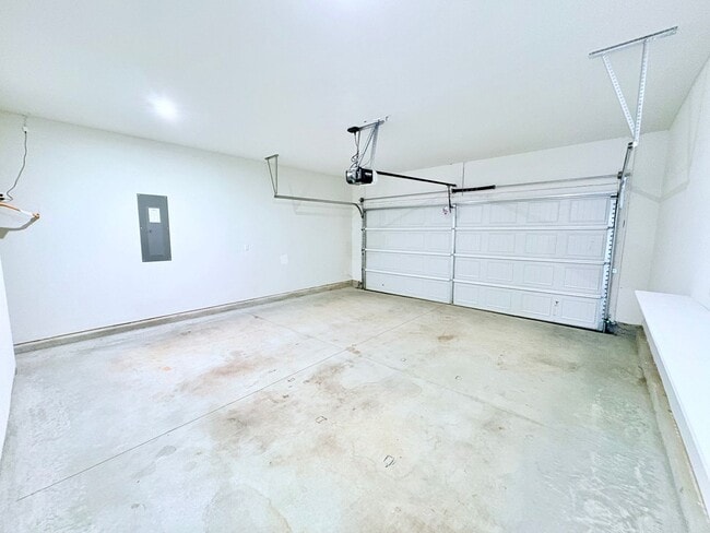 Building Photo - 220 Coulter Ct