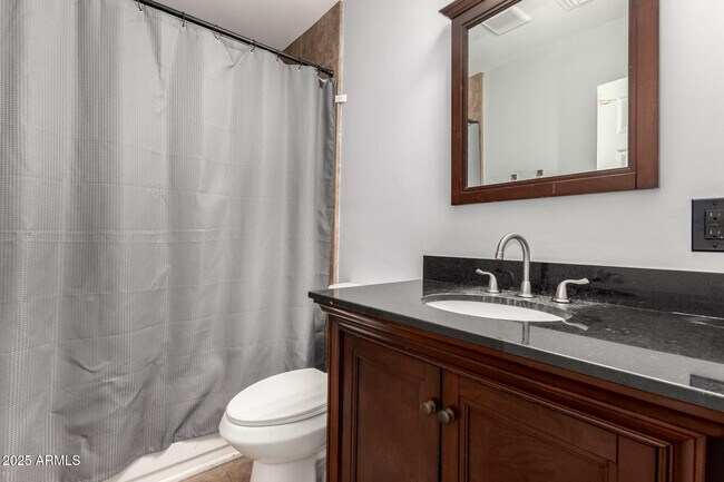 Building Photo - 538 W 13th St