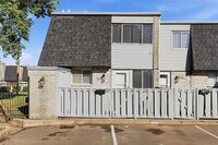 Building Photo - 1628 Claudia Dr
